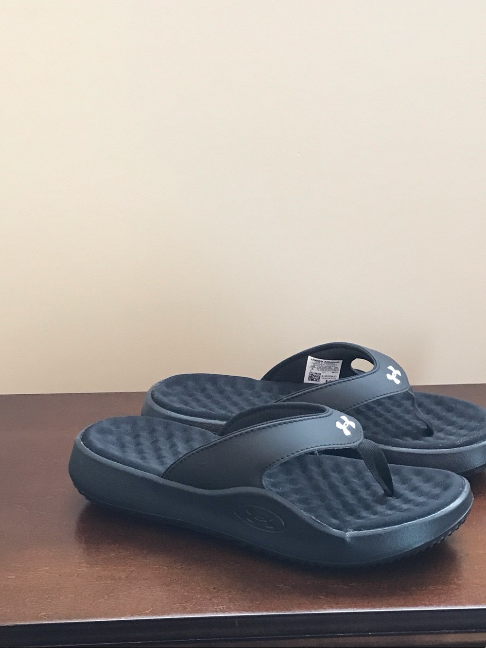 Under Armour Black Cushioned Sport Flip Flops USA size 6